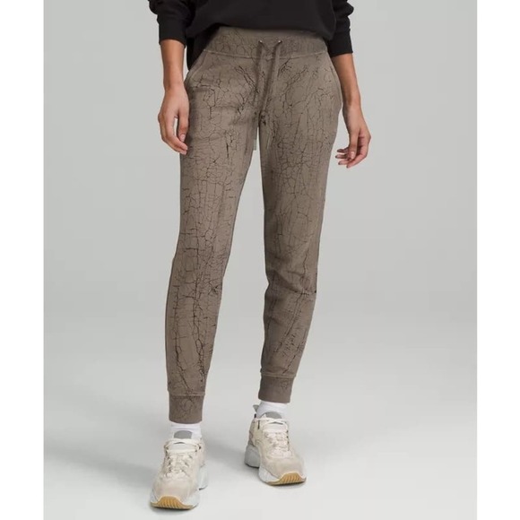 Lululemon Warm Down 7/8 Length Dye Rover Sand Black Joggers - Picture 1 of 9